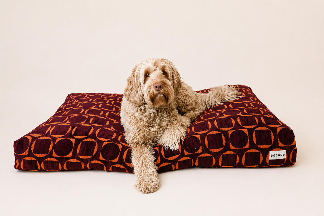 DOGGUO Hundekissen – Retro Muster – Bordeaux/Orange