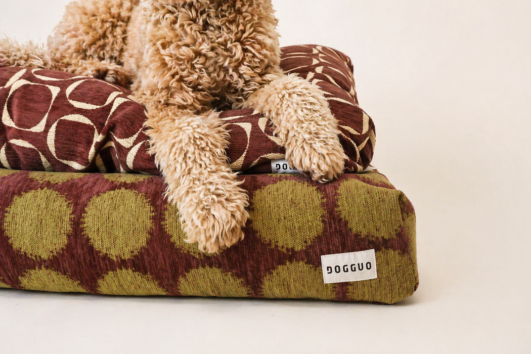 DOGGUO Hundekissen – Retro Muster – Braun/Gelb